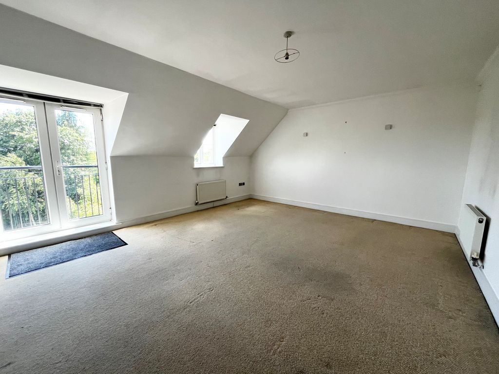 Property photo 2 of 12 Livingspace