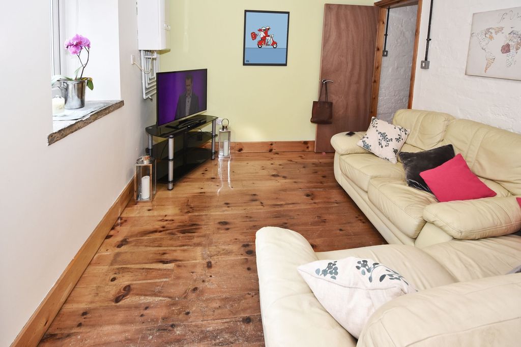 Property photo 2 of 39 Bright, Cosy Living Room With Warm Wooden Floors, ...