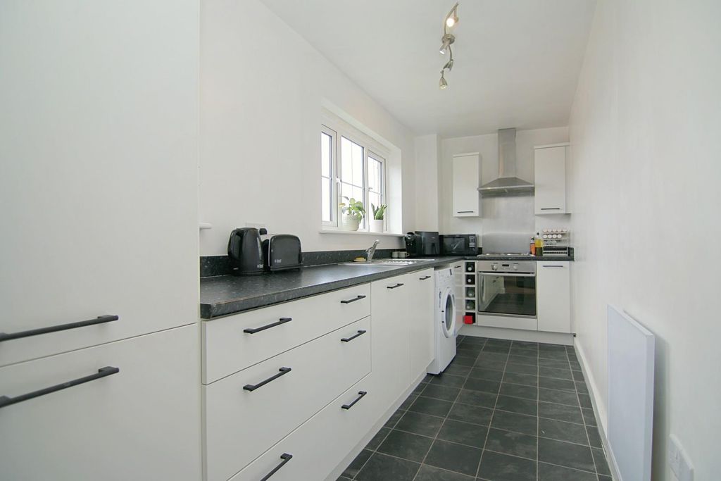 Property photo 2 of 14 Kitchen