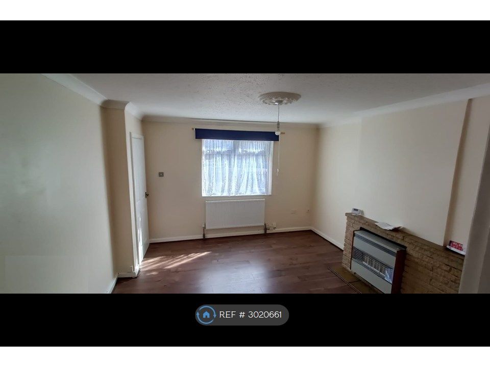 Property photo 1 of 23 Living Room