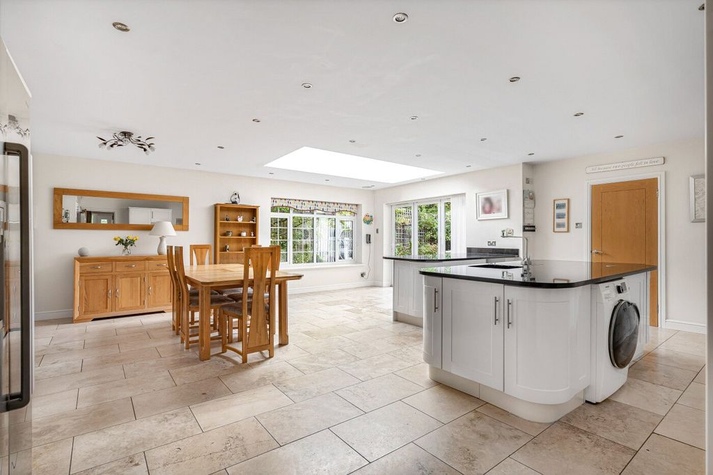 Property photo 3 of 33 Picture No. 35