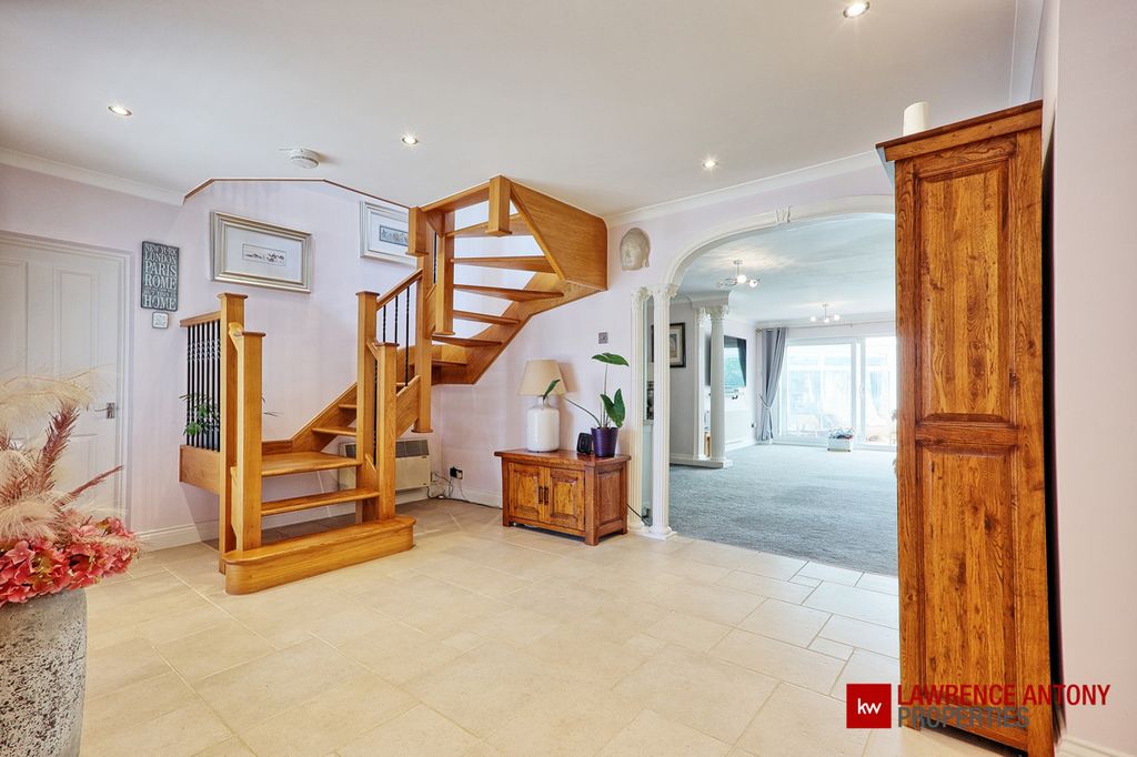 Property photo 2 of 50