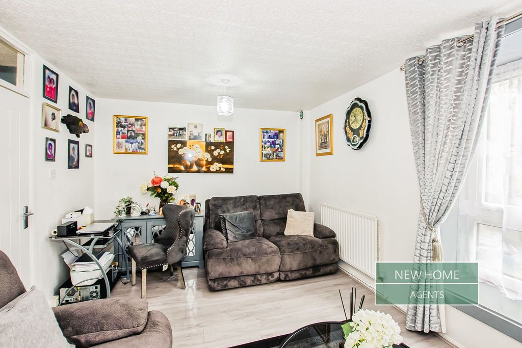 Property photo 3 of 17 Photo 9