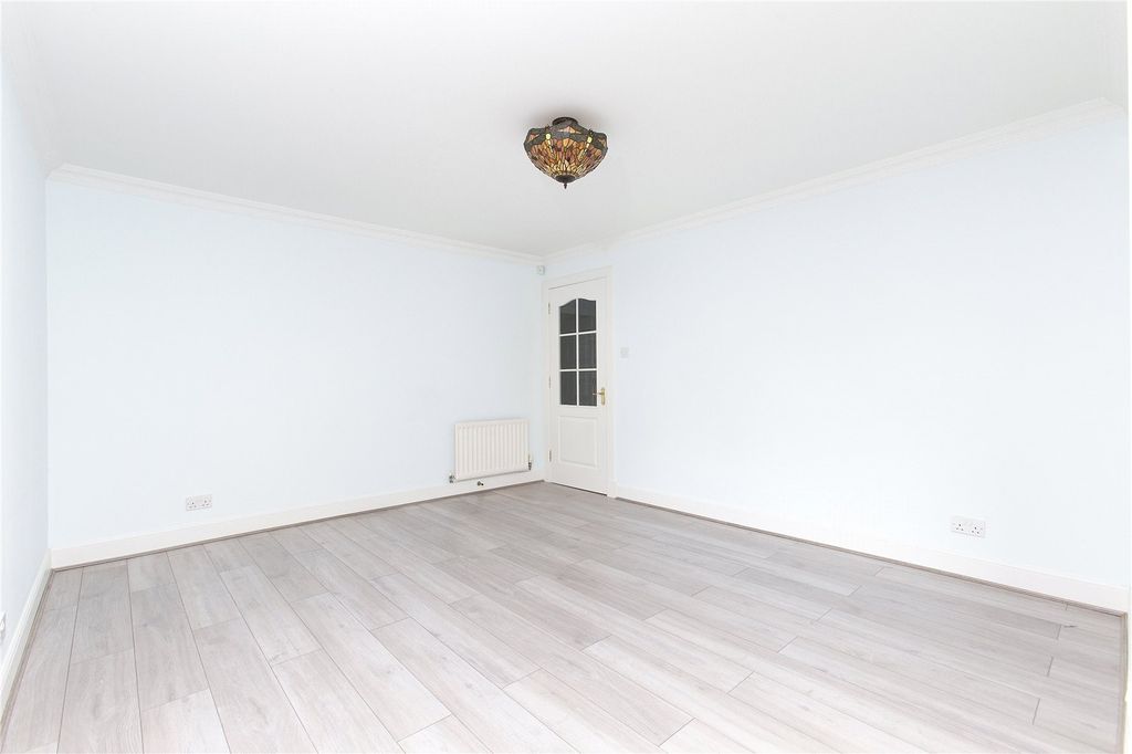 Property photo 3 of 16 Picture No. 11