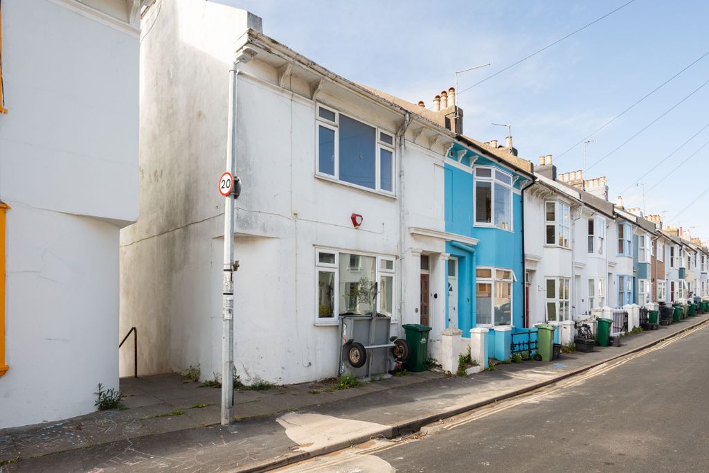 Property photo 1 of 17