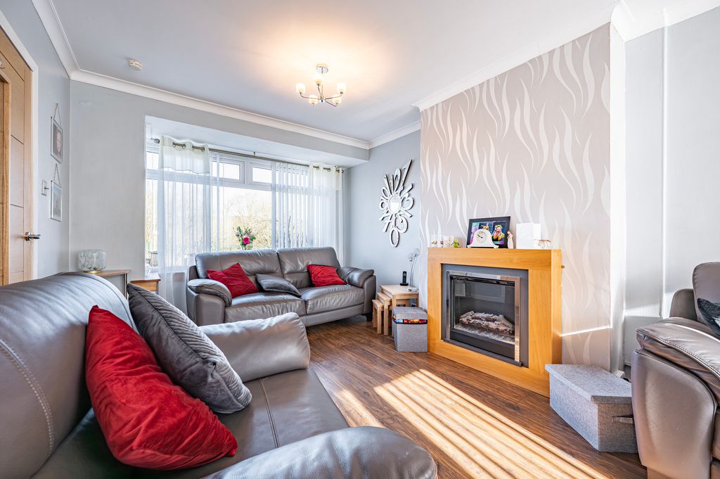 Property photo 3 of 45