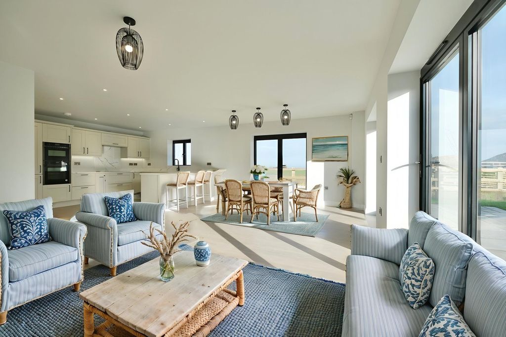 Property photo 3 of 25