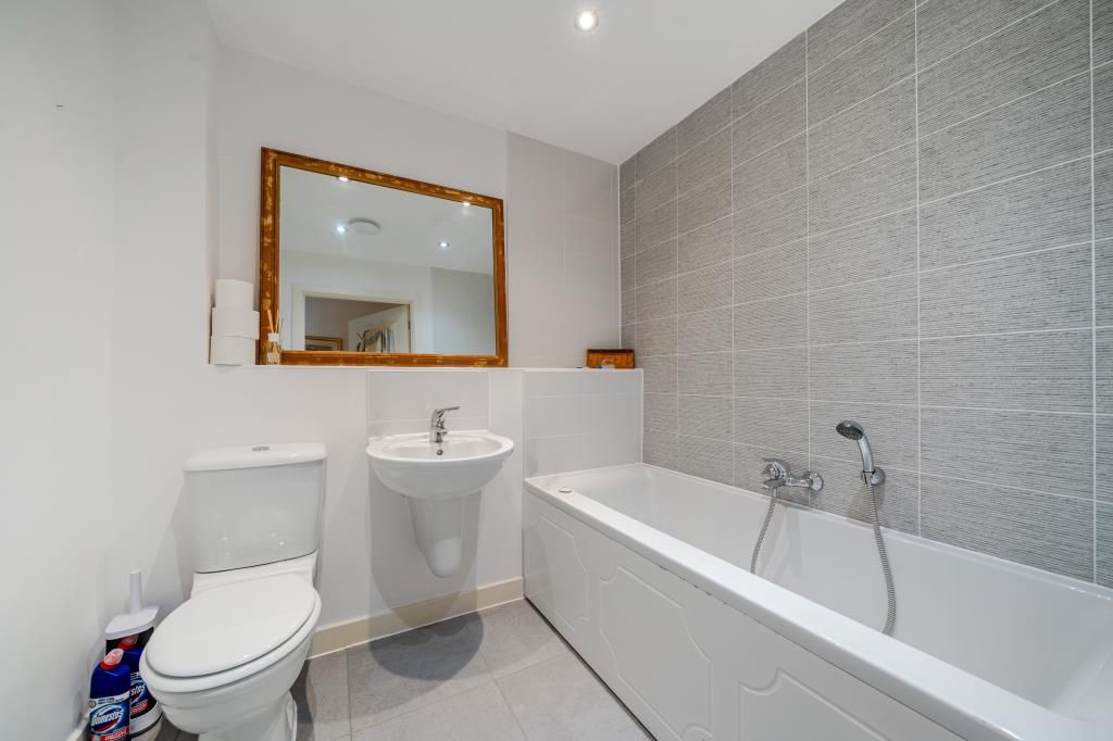 Property photo 3 of 20 Bathroom