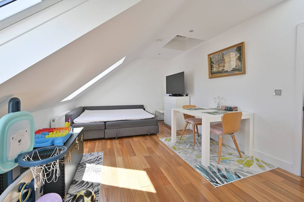 Property photo 3 of 12