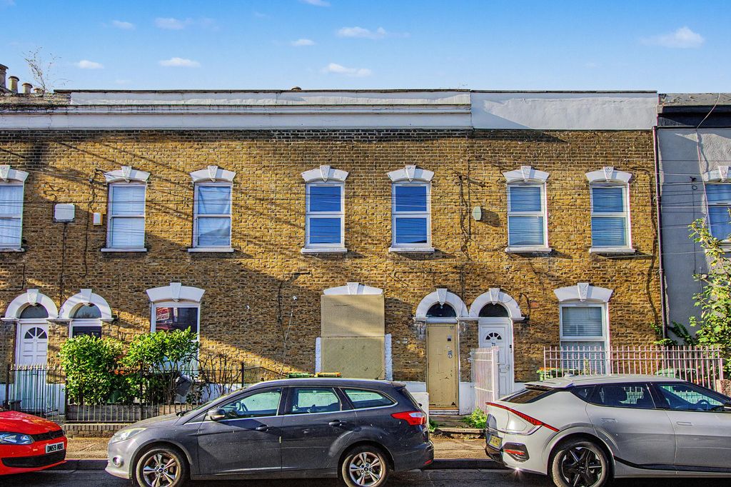 Property photo 1 of 17 69 Dames Road, London E7 0Dw