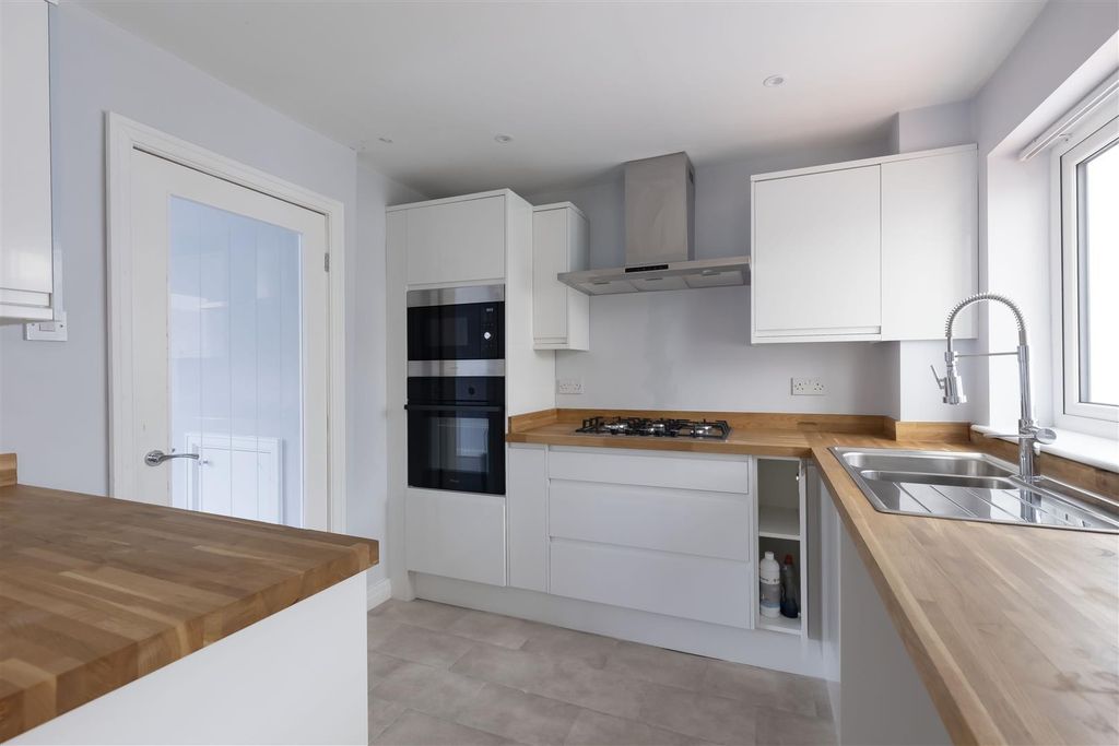 Property photo 3 of 30 Kitchen Diner