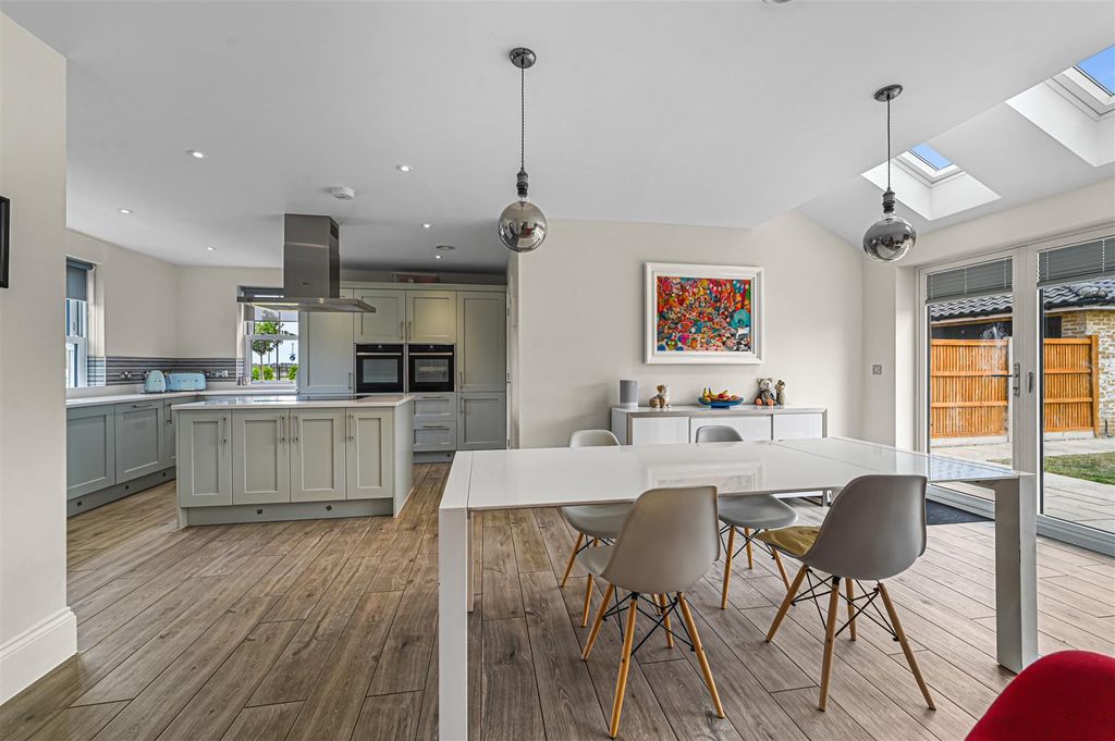 Property photo 2 of 17 Kitchen/Dining
