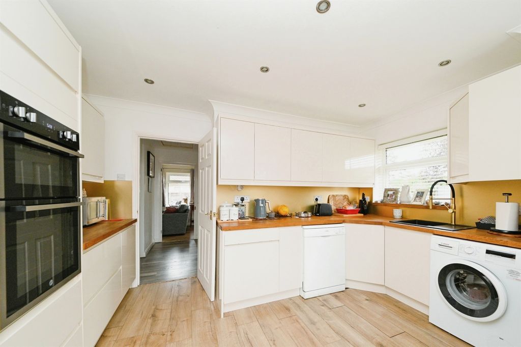 Property photo 2 of 22