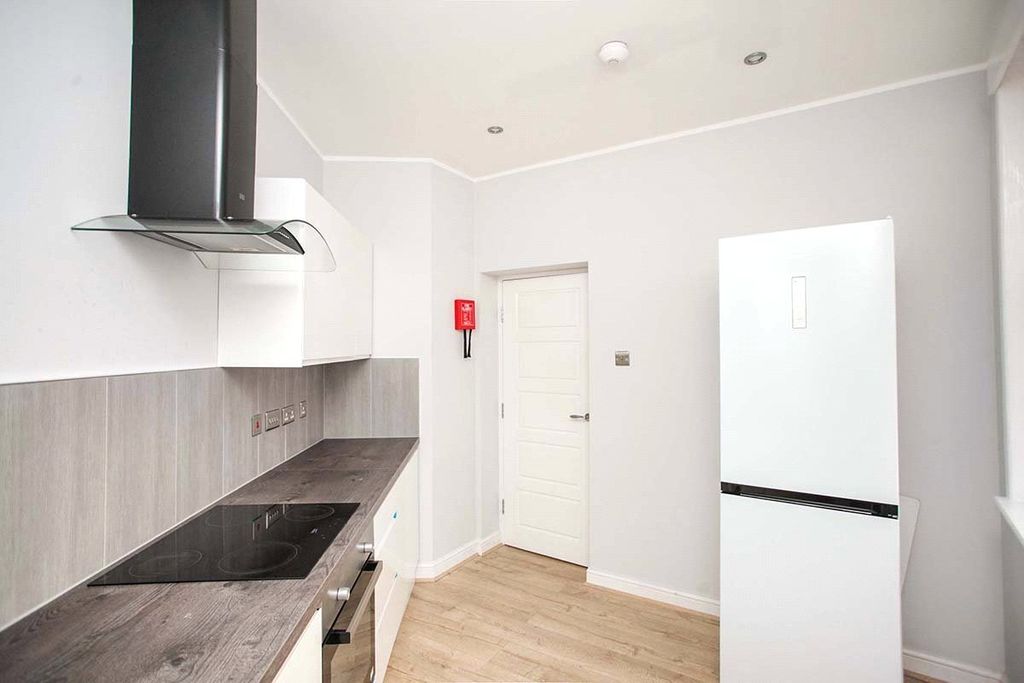Property photo 2 of 8 Kitchen