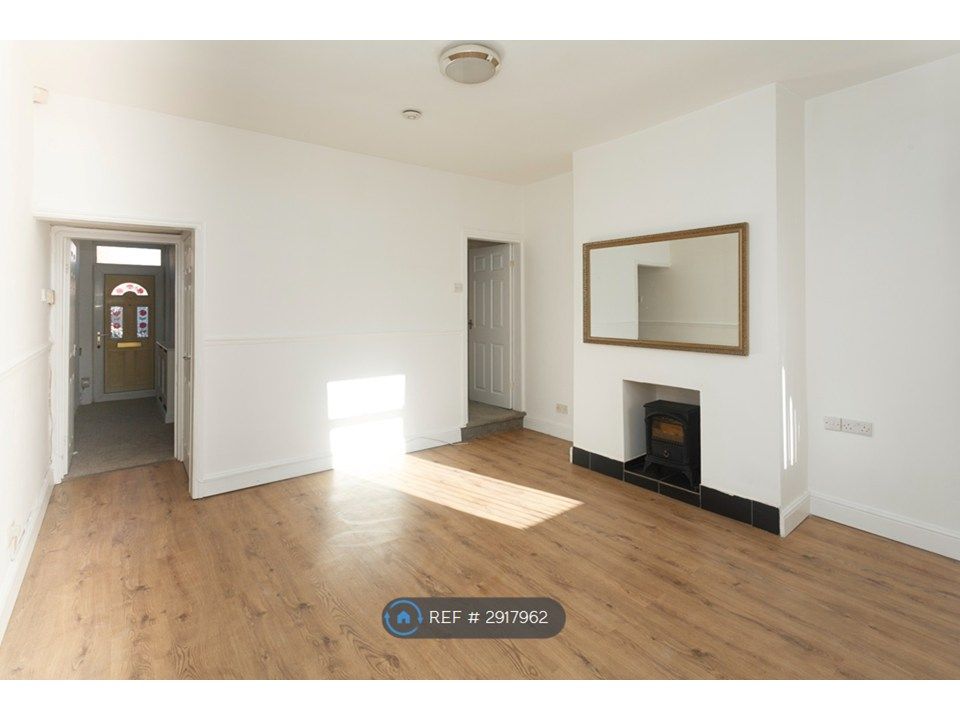 Property photo 1 of 18 Living Room