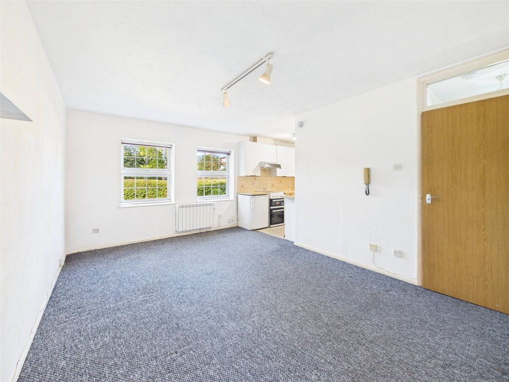Property photo 3 of 5 Picture No. 12