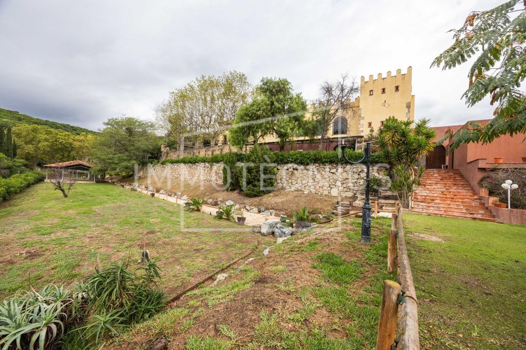 Property photo 1 of 77