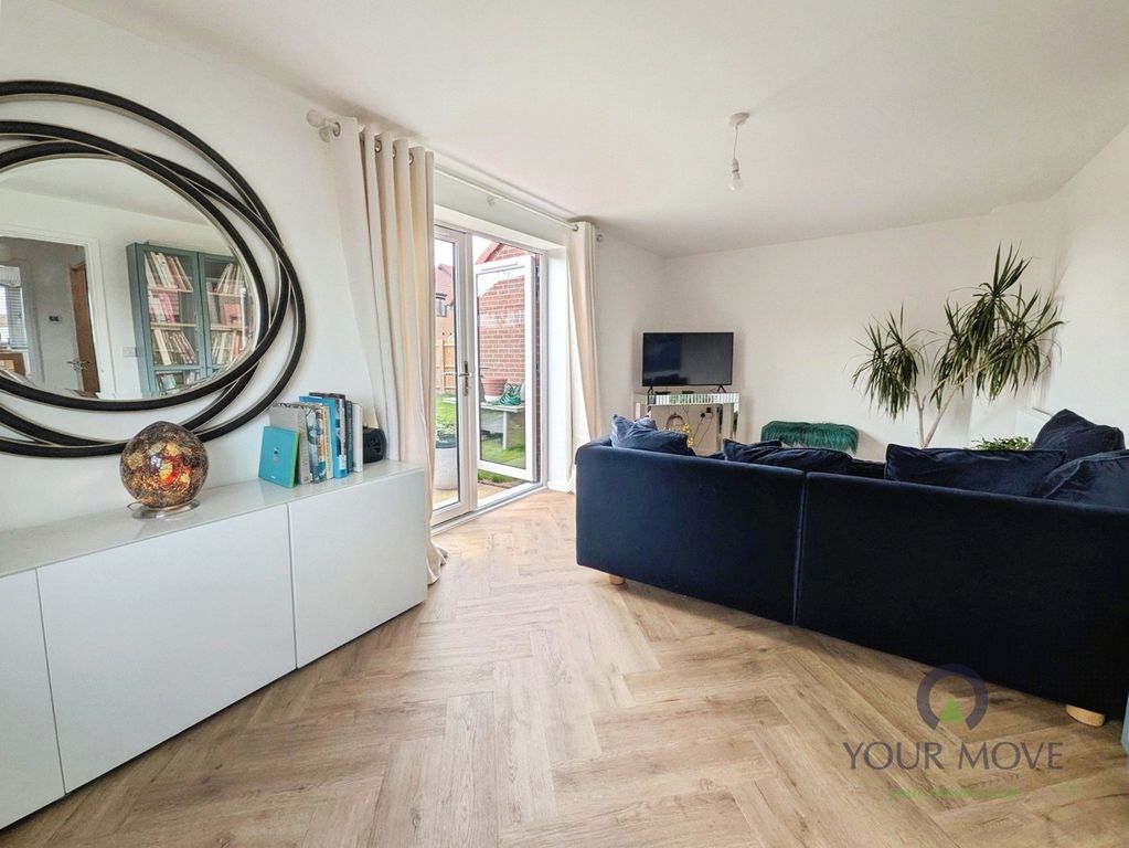 Property photo 3 of 20 Lounge