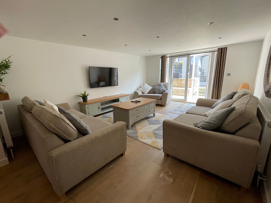 Property photo 2 of 21