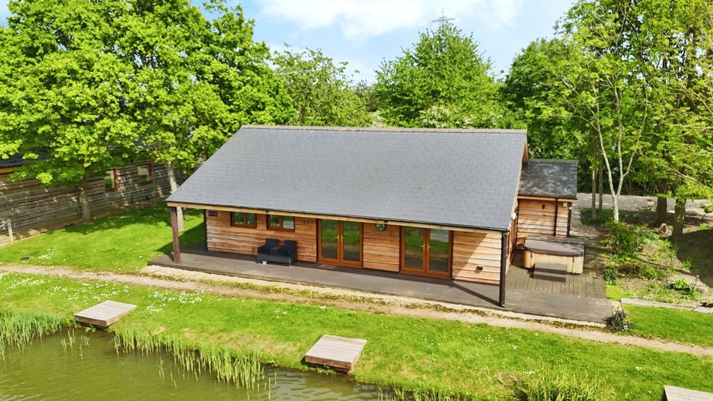 Property photo 2 of 27 4203861