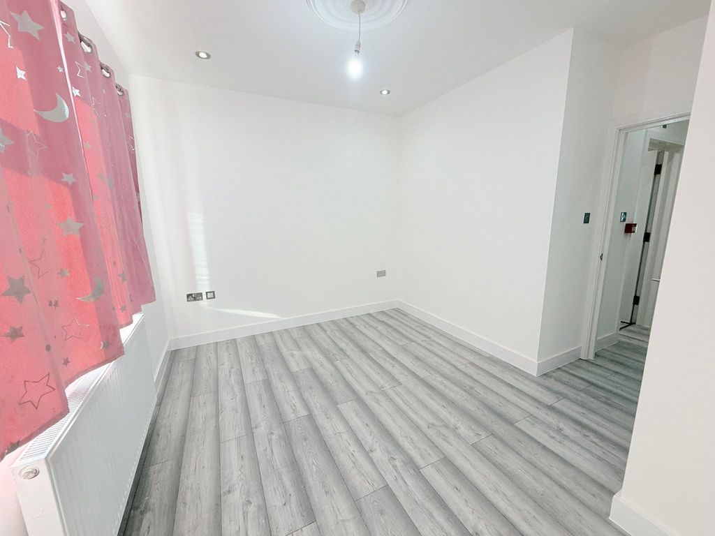 Property photo 1 of 11 Three Bedroom House With Two Bathrooms- Gants Hill Station