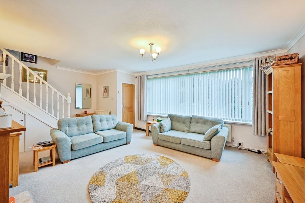 Property photo 2 of 18 Lounge