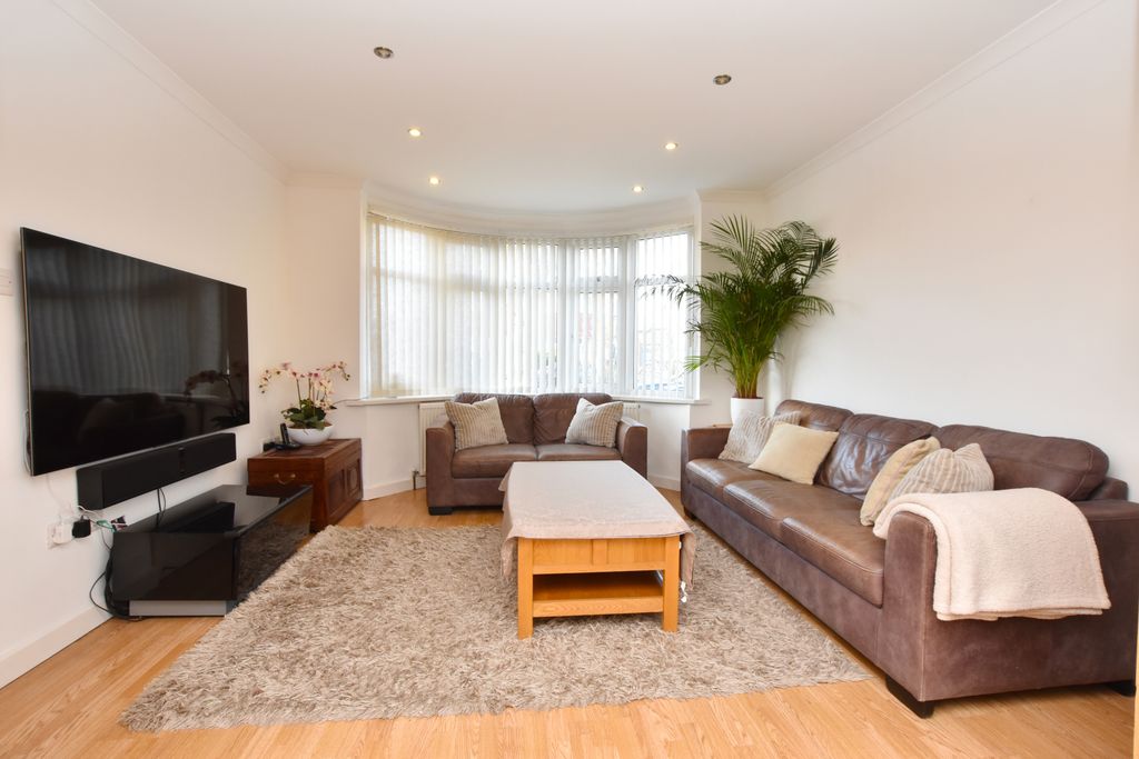 Property photo 2 of 10 Lounge