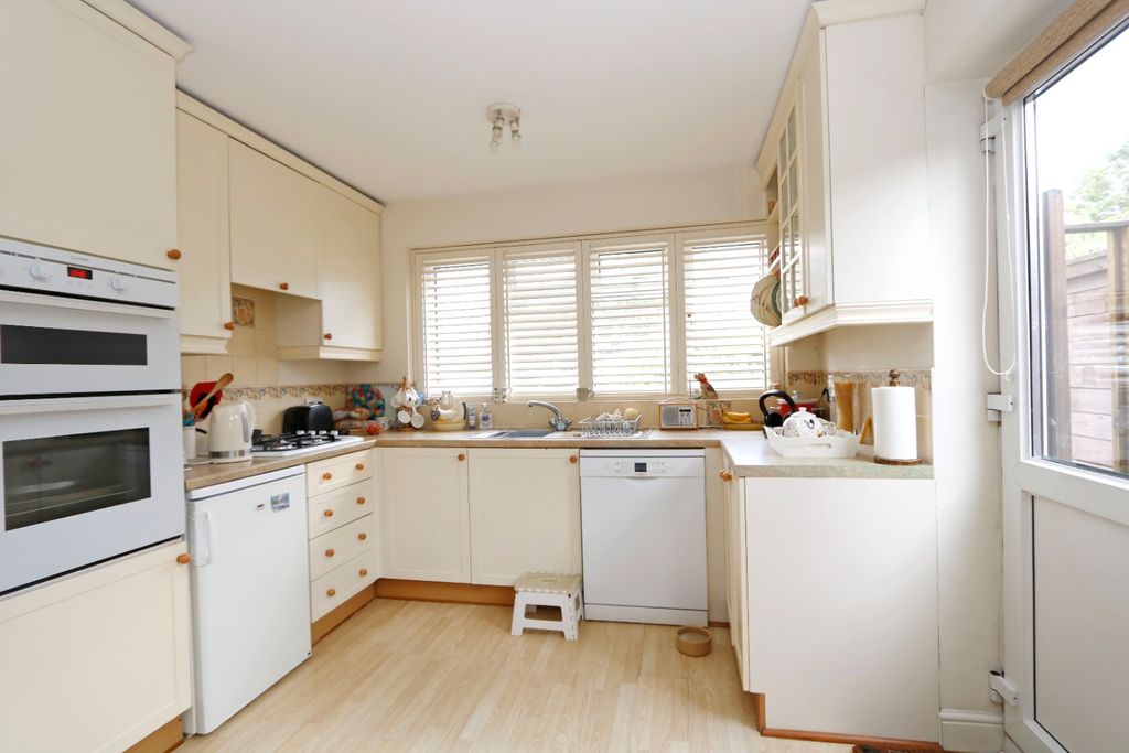 Property photo 2 of 17 3801144