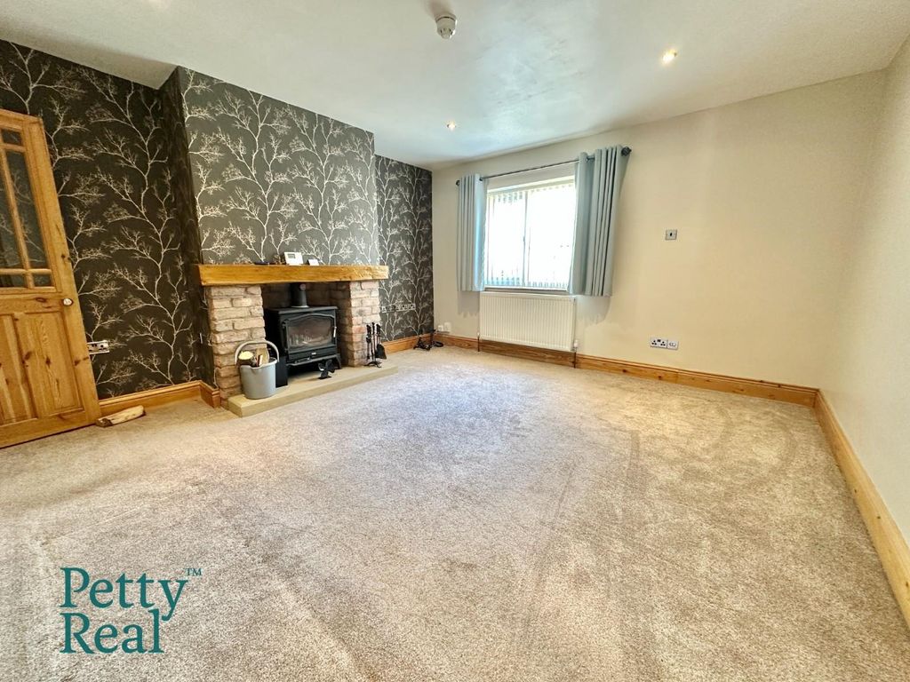 Property photo 3 of 17 5B658F6A-9C2E-414F-B5A1-3C91B06B5124.Jpeg