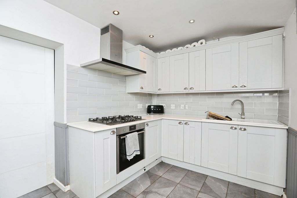 Property photo 3 of 19 Pbox-Img.Jpg