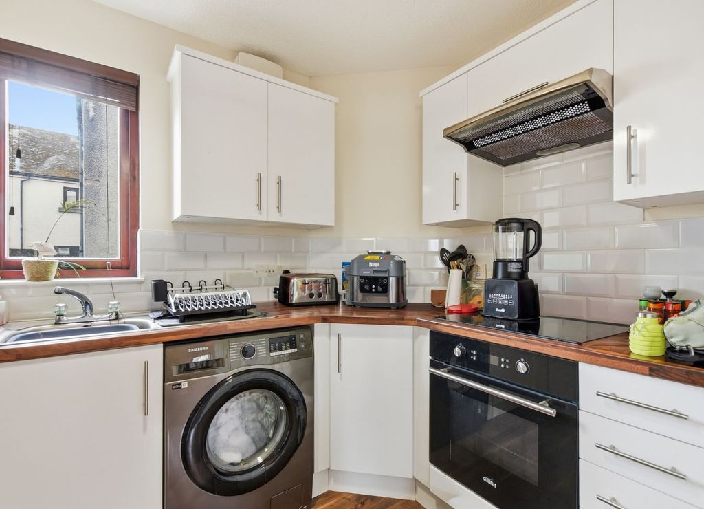 Property photo 3 of 21