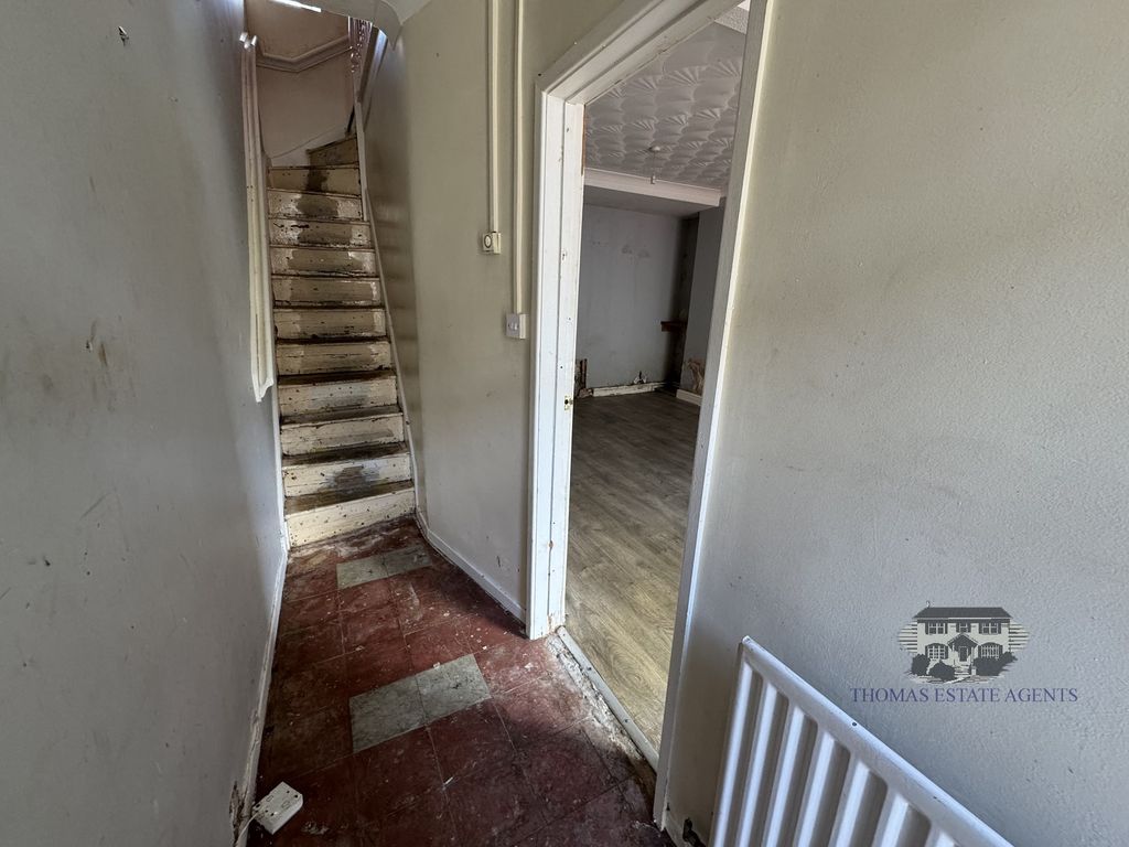 Property photo 2 of 13 Entrance Passage