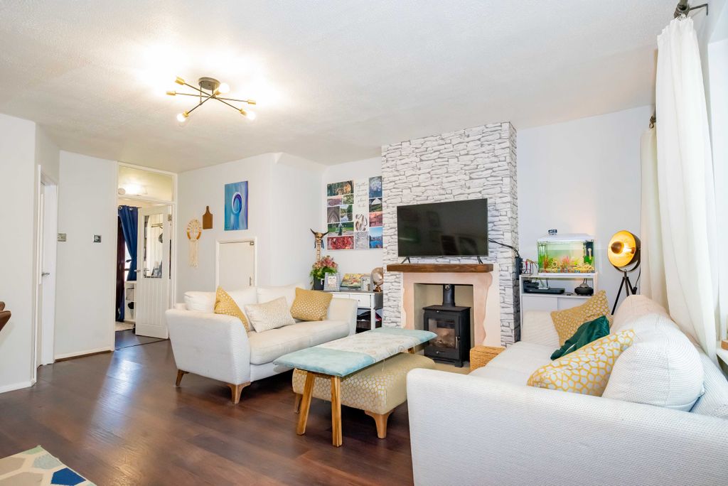 Property photo 2 of 20 Living Room