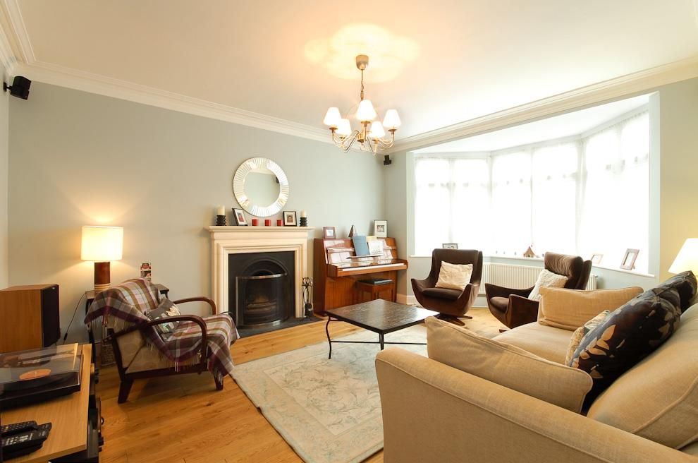 Property photo 2 of 12 33 Woodcroft Av-1.Jpg