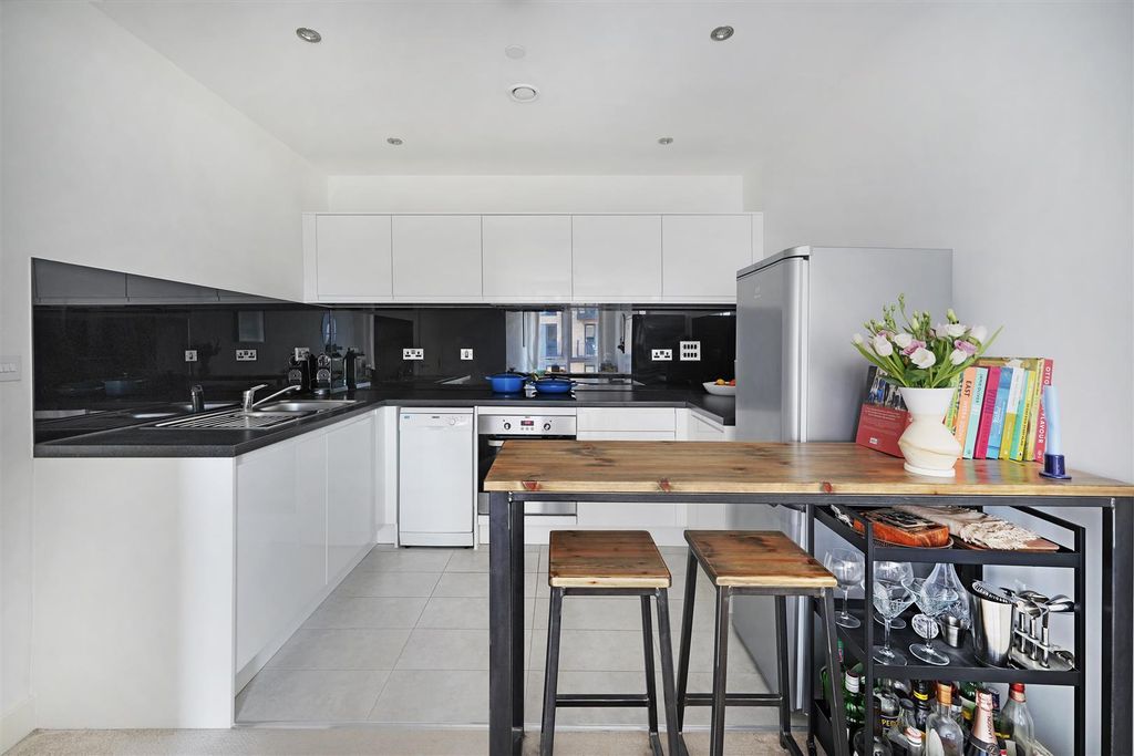 Property photo 3 of 14 Mh3