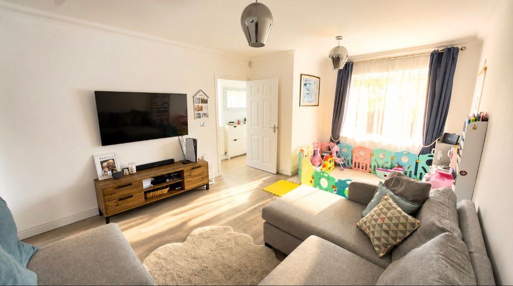 Property photo 2 of 19