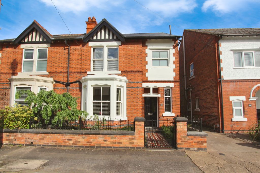 Property photo 1 of 28