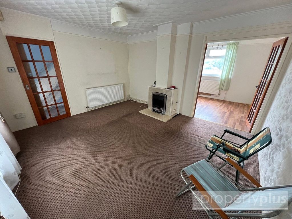 Property photo 2 of 16 Picture No. 12