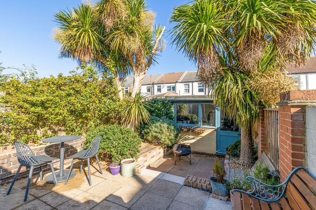 Property photo 2 of 30
