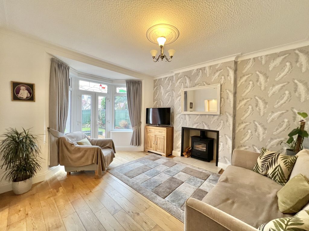 Property photo 3 of 28