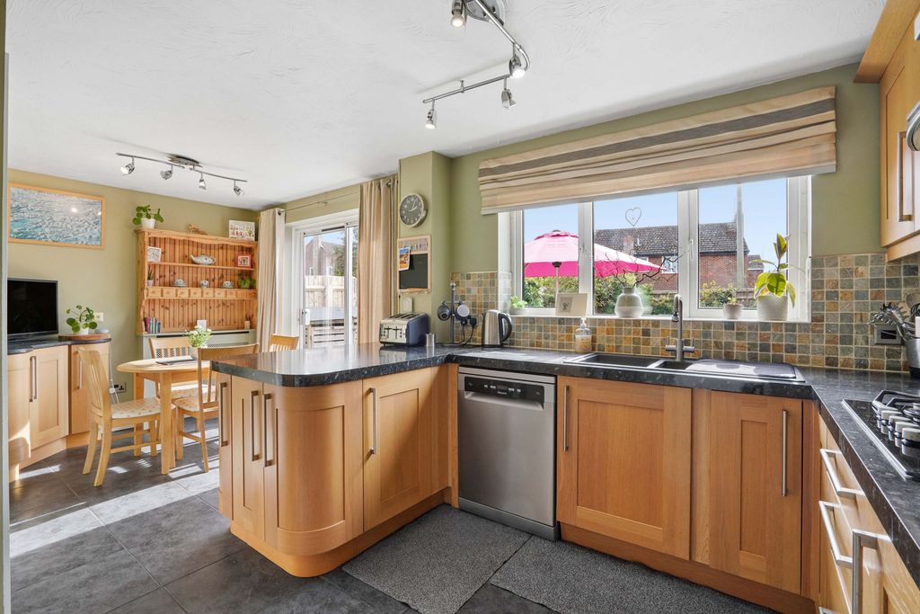 Property photo 3 of 37