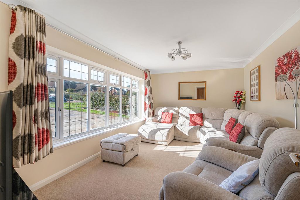 Property photo 3 of 27 Living Room