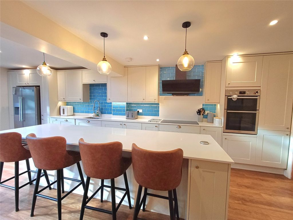 Property photo 2 of 22 Picture No. 13