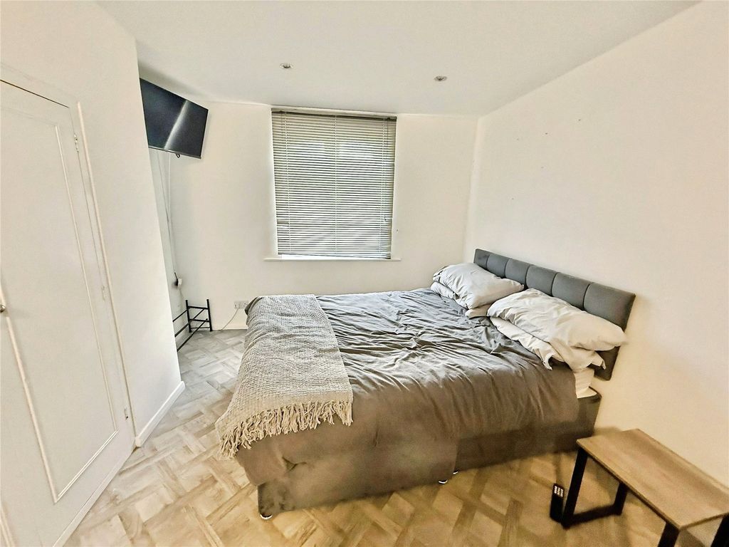 Property photo 3 of 4 Studio Room