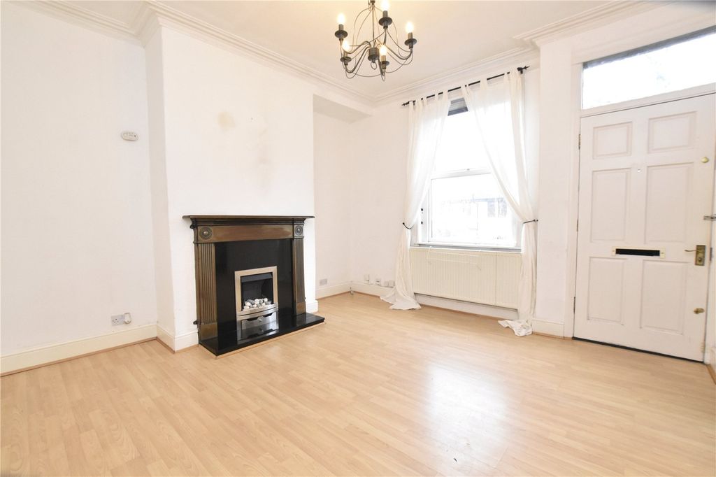 Property photo 2 of 9 Picture No. 13