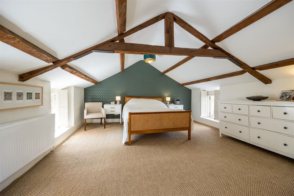 Property photo 2 of 17 Stunning Vaulted Bedroom With En-Suite