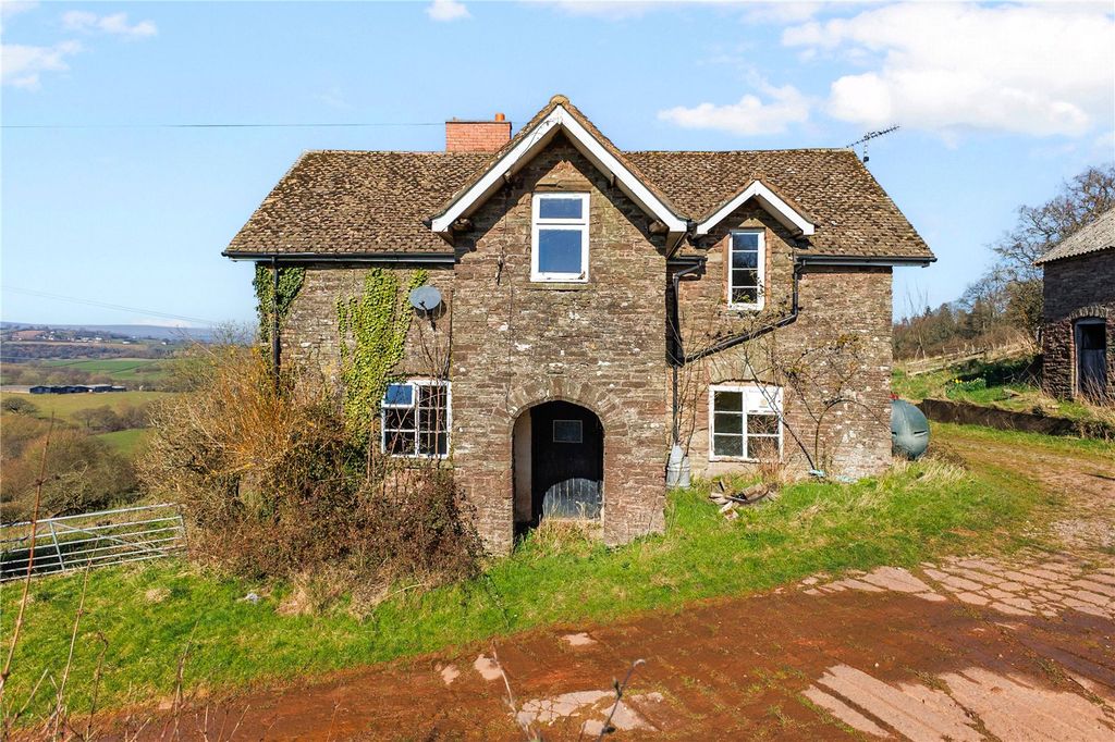 Property photo 3 of 16 Farmhouse