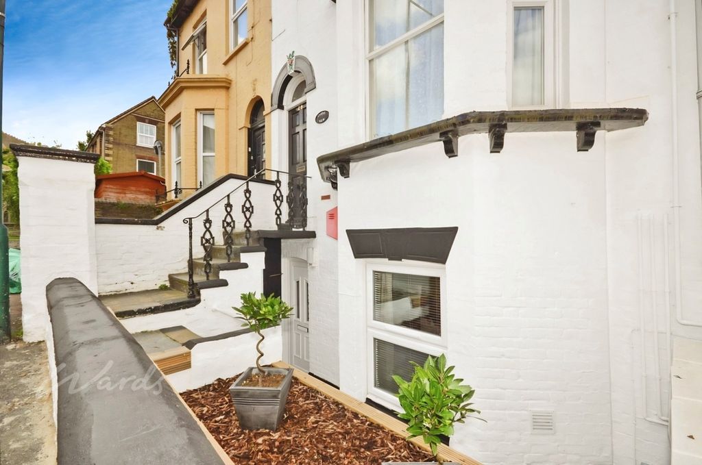 Property photo 1 of 6 St Marys Front