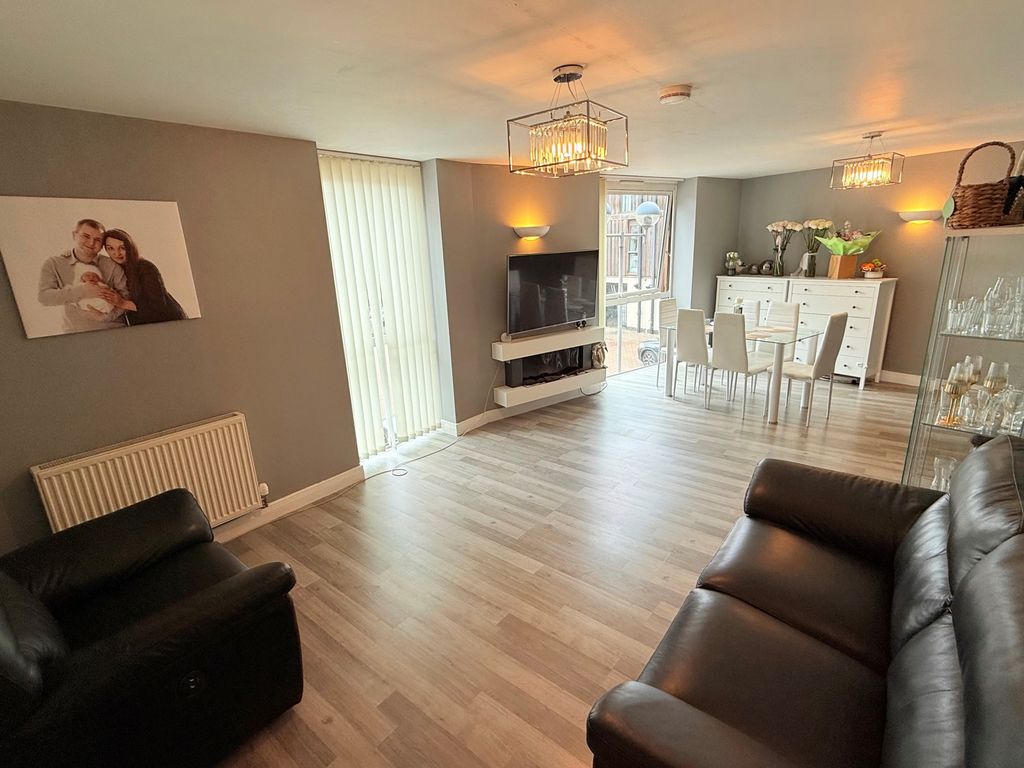 Property photo 3 of 13 Lounge Area