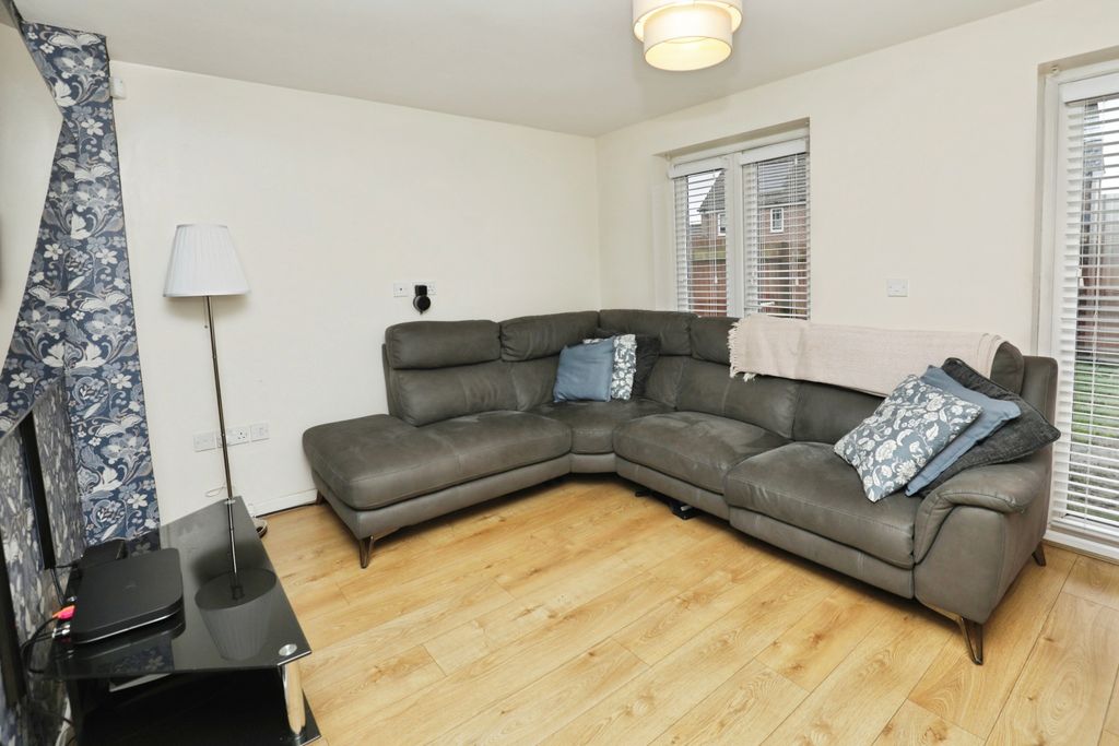 Property photo 3 of 15 Lounge